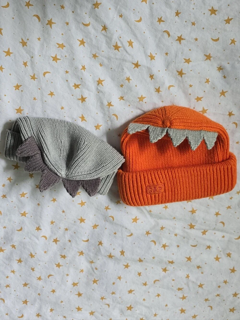 2 GAP Kids Cozy Dino Spike Style Orange And Gray